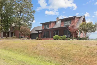 Image de 3-bedroom house on Lake Catherine in marvelous Hot Springs with hot tub and gym