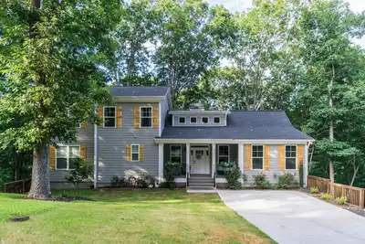 Image de New Listing! Porchside Retreat - 9 minutes from Dahlonega - Dog Friendly