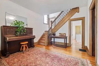 Image de Charming 4 Bedroom Artists Home in Centrally Located Walkable Neighborhood