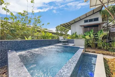 Image de Tropic Pavilion Breezy Designer Retreat near Beach