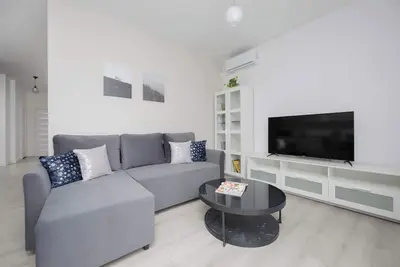 Image de Spacious Apartment | 4 Bedrooms | Air Conditioning | Parking.