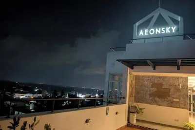 Image de Urban 3br Apt• Hi-Speed Wi-Fi• Roof Top Pool & Gym