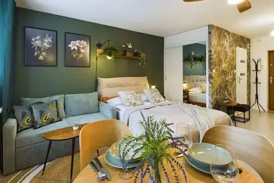 Image de Międzynarodowa 52/54a | Studio for 3 People | Desk