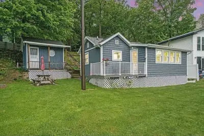 Image de Lakefront Cottage Retreat with Sandy Beach