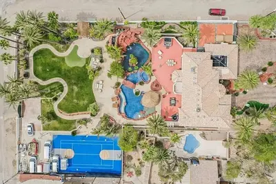 Image de Villa with Pickleball - Bb court - Pool