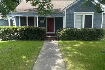 Image de The Red Door Home 2-bedroom house with WiFi and Ac in beautiful Beaumont