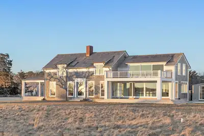 Image de 2 Br, Modern Main House, private beach, Ac, Wifi, Modern Luxury, Fireplace