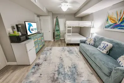 Image de Newly Added, Barefoot Yacht Club, Saltwater Pools!