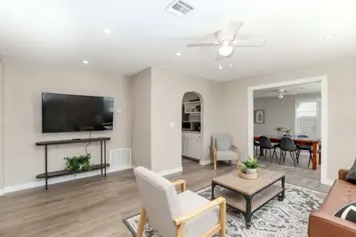 Image de Super Cute 3 Br, 1 Ba, Wifi, Smrt Tv, 2 Living Rm