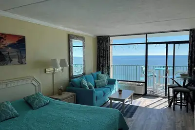 Image de New Direct Oceanfront View Studio, Pools, Updated!