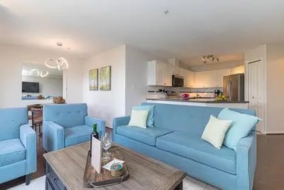 Image de Modern 2 Bed 2 Bath and 5 Min Walk to Downtown and Seawalk