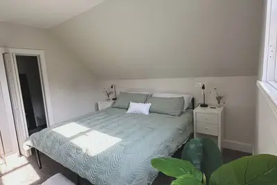 Image de Modern 2 Bdr Upper In Riverside Park