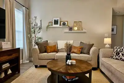 Image de Comfy Home with 4 Beds - 10 mins to Downtown