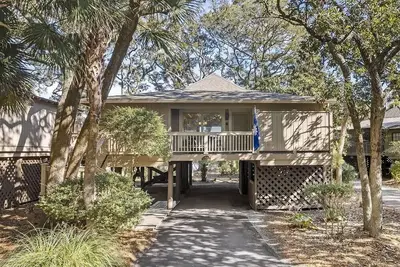 Image de New Listing Charming cottage on lagoon with distant beach view-near Cougar Point