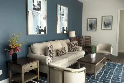 Image de Parking for trailers and motorhomes, 4 beds/4baths, private courtyard w/hot tub