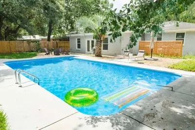 Image de Pool Home - Perfect for Families - 4 Bedrooms