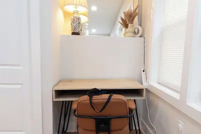 Image de Modern 1br in Central Philly Near Hospitals, Parks, WiFi + Housekeeping