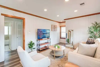 Image de Free Parking! Walk to Metro! Arlington 2 Br House