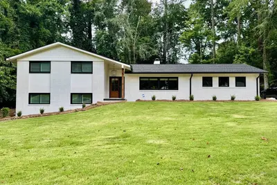 Image de Uptown Girl: Fall In Love! Designer Decorated, New Renovations, Perfect Location