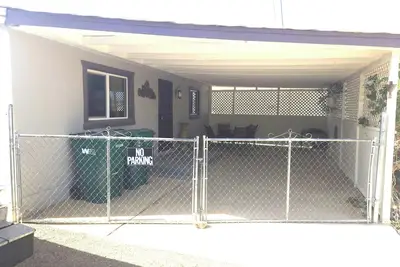 Image de The Rambling Rose! Peaceful, yet 1 block to All the action. Rv & Fido friendly