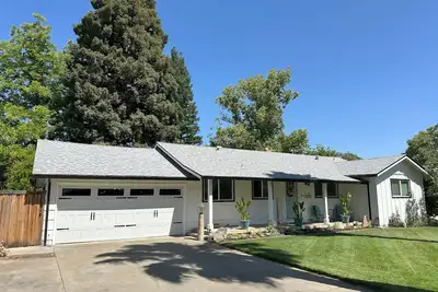 Image de Fully Remodeled w/ Full Kitchen, WiFi in quiet Carmichael / Huge backyard! !