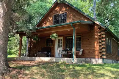 Image de Timber Haven - Serene year-round log home getaway with Wi-Fi, Hvac