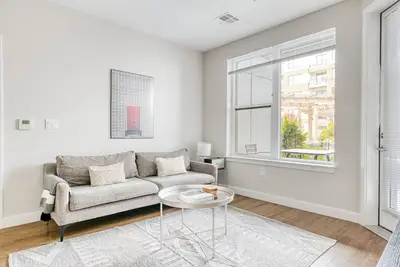 Image de Blueground | St. Elizabeth's, balcony, nr park