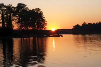 Image de Waterfront on Lake Sinclair 4 bedroom 4bath Bring your boat or relax on the lake