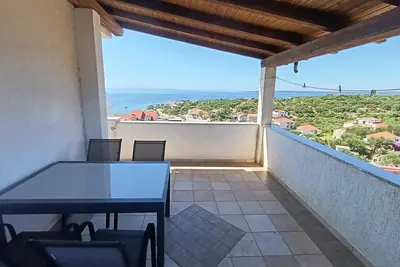 Image de Appartement de deux chambres avec la terrasse et la vue sur le mer Lun, Pag (A-24796-c)