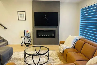 Image de Bright, Modern Getaway Near All The Action