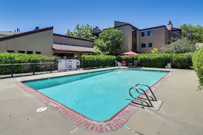 Image de Walk to Virginia Lake: Reno Condo w/ Balcony!