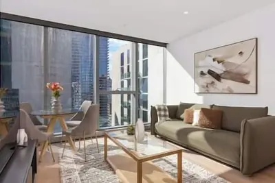 Image de Stylish & Vibrant Apt In Best Location w Gym, Pool