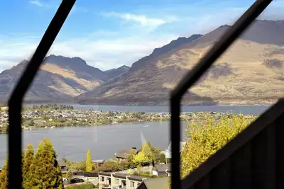 Image de Escape to the Ultimate Lakeview Retreat in Queenstown