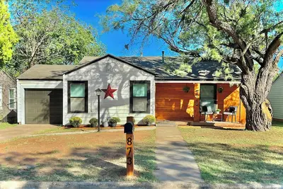 Image de Charming Texas Cottage with Modern Farmhouse Style