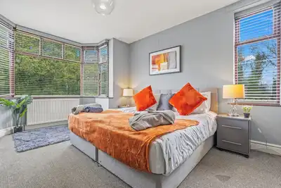 Image de Fabulous 4-bedroom house with WiFi in Coventry