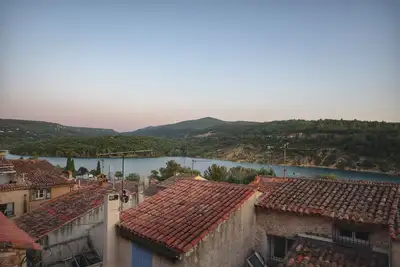 Image de Vue Lac avec Terrasse Abritée