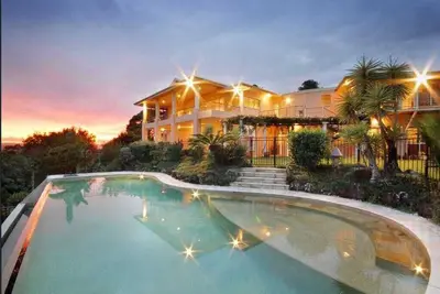 Image de River Rock Retreat Maroochy. Sunshine Coast Hinterland 10 acre resort style