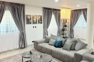 Image de Spacious 5-bedroom villa in amazing Accra with WiFi, Ac