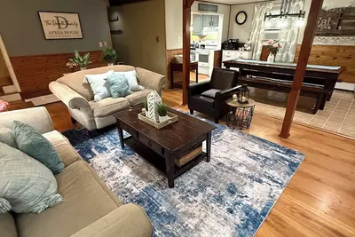 Image de Spacious 6-bedroom home just steps from outdoor adventures!