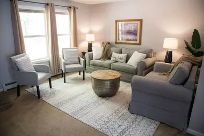 Image de Cozy 3-Bedroom Retreat in Alton- 1/2 mile from Lake Winnipesaukee w/ WiFi & A/C