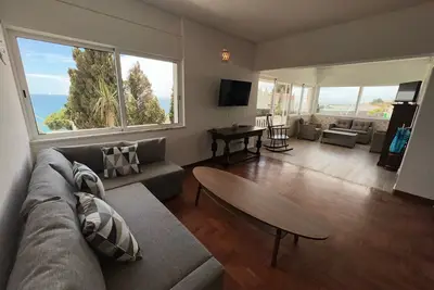 Image de Spacious 2 bed apartment, fantastic panoramic sea views, close to Old Town/Marina