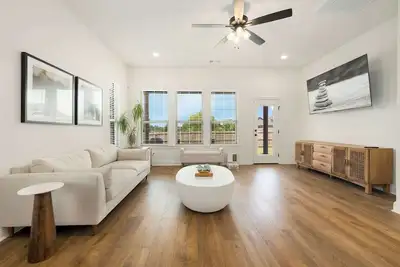 Image de Zen Spot-4 mi to Promenade & Amp-Private Office