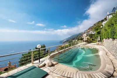 Image de Villa splendente con piscina esclusiva