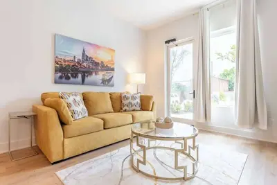 Image de Music City Gem - Close to Food & Shopping!