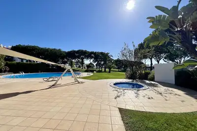 Image de Vilamoura Sunny Garden With Pool by Homing