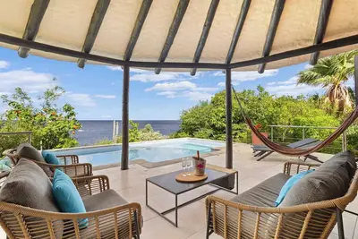 Image de Villa La Brisa with a tropical garden, private pool and spectacular views