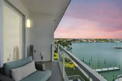 Image de Island Way Luxury Waterfront Condo