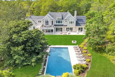 Image de Private Southampton Oasis with Pool, Spa & Effortless Indoor-Outdoor Living