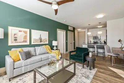 Image de Landing at Brisa Galeria - 2 Bedrooms in Larchmont