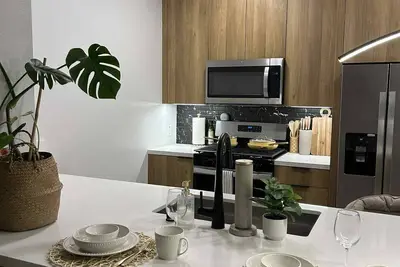 Image de Retreat Home, kitchen island, Lux amenities